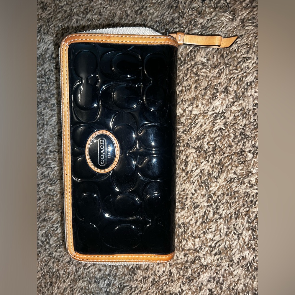 EUC Coach Peyton Wallet
